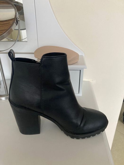 Продавам Черни боти