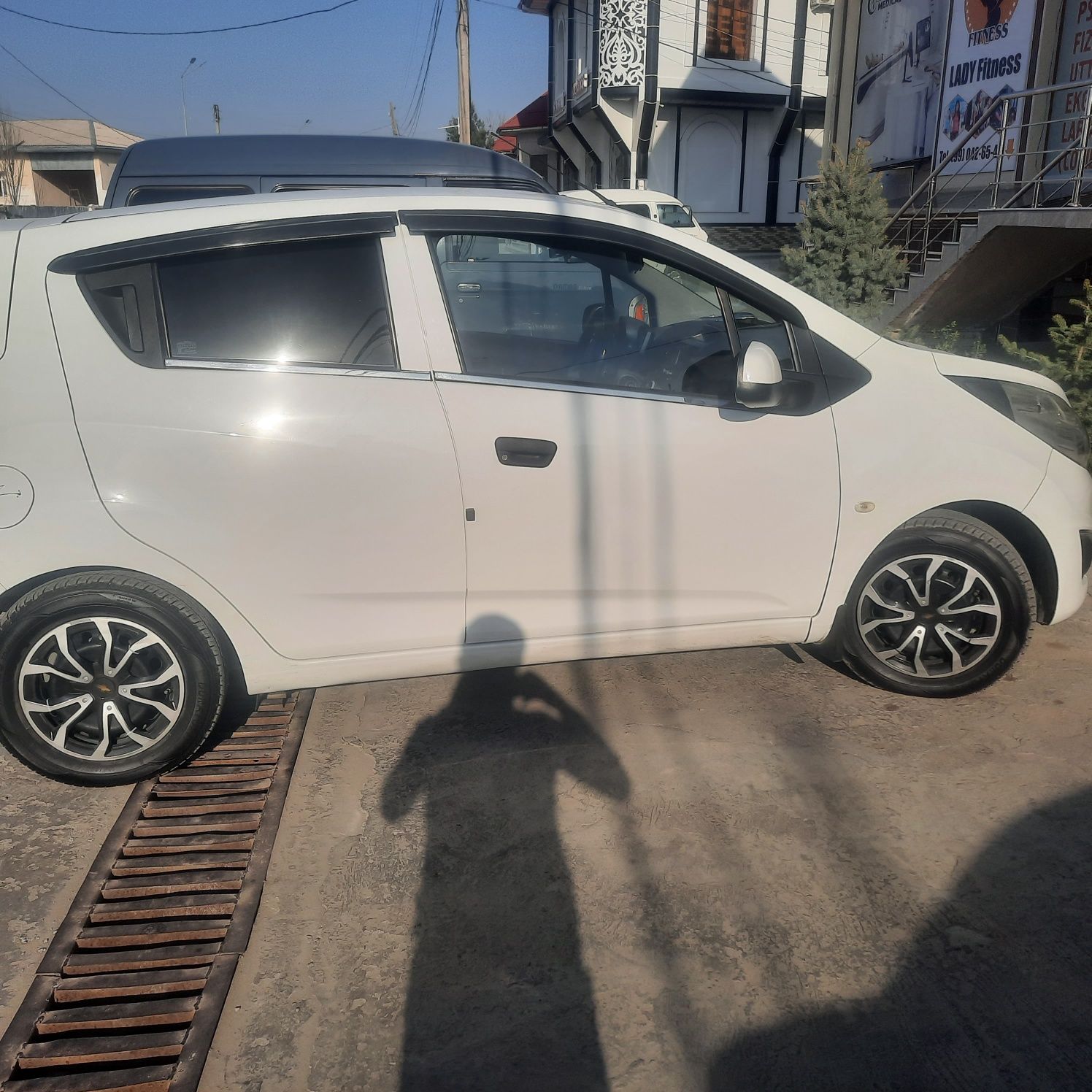 Spark avtomobeli