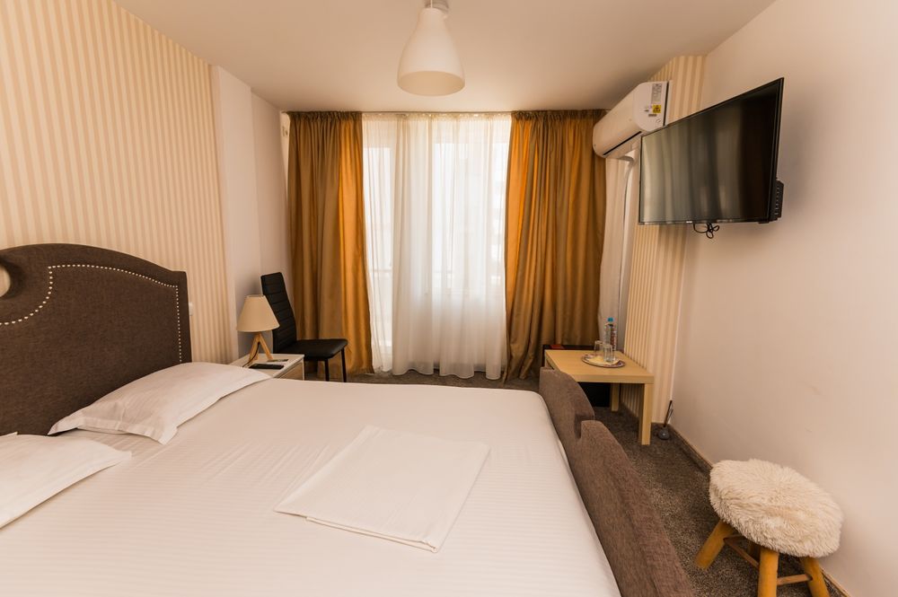 Vila P+2m 13 studiouri 1 apartament 12 locuri parcare închiriere terme