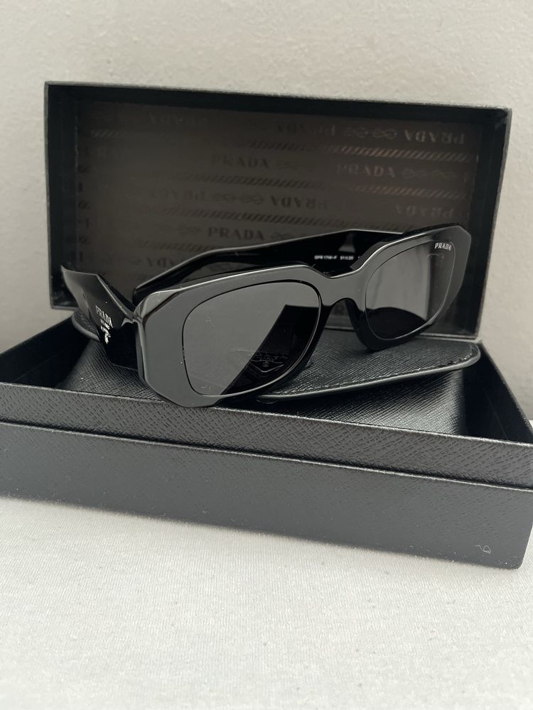 Слънчеви очила Prada symbole