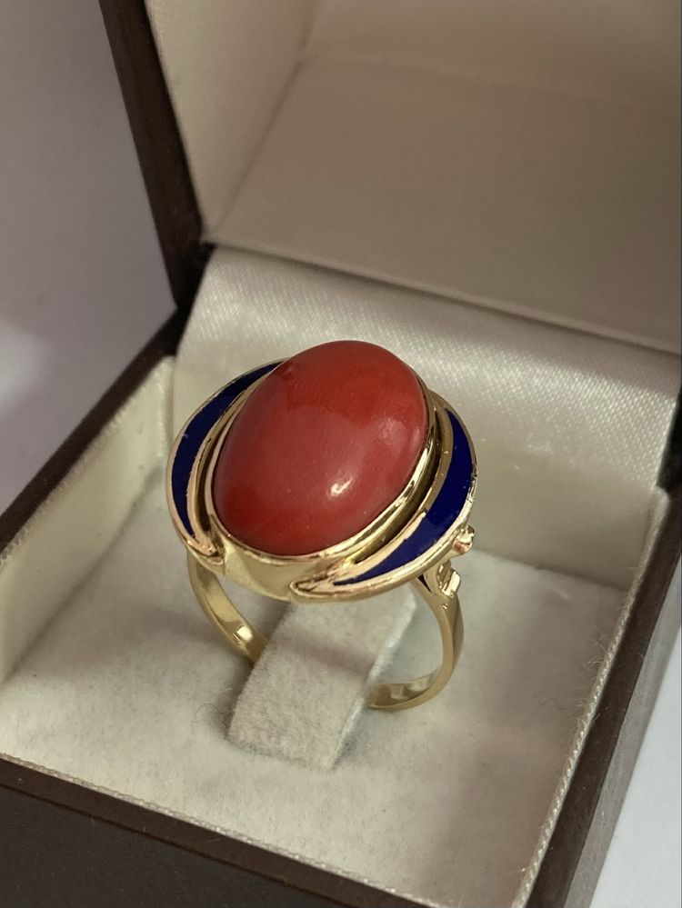 Inel aur 18kt.cu coral cabochon