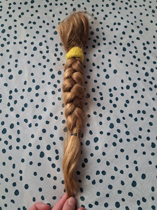 Естествена коса.