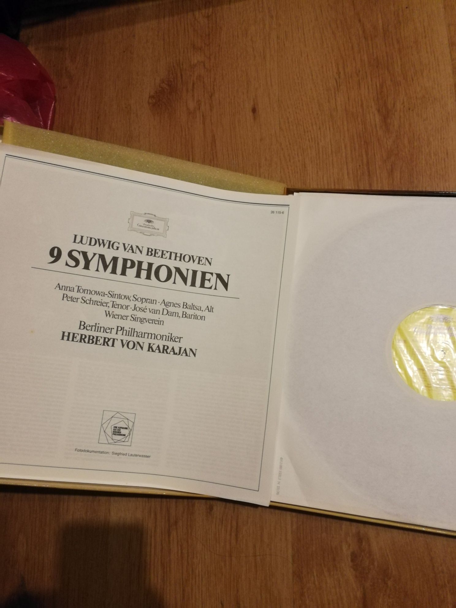 Vând set viniluri Beethoven 9 Symphonien Karajan Berliner Philharmonik