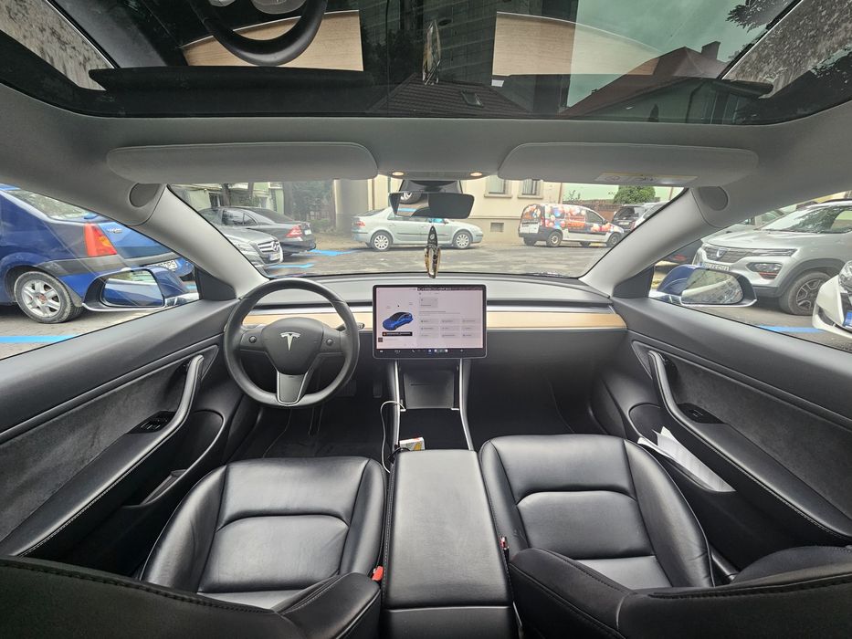Tesla Model 3 Dual Motor Long Range, 75 kw, panoramic