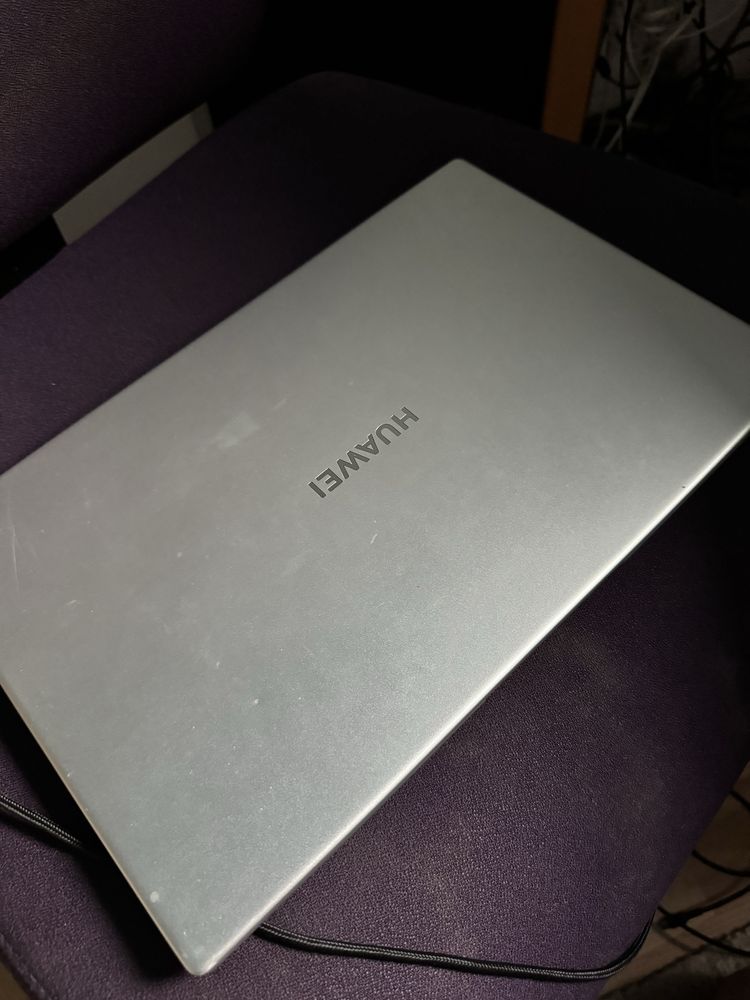 DEFECT  laptop huawei D15 Ryzen 5 8 gb 250 ssd