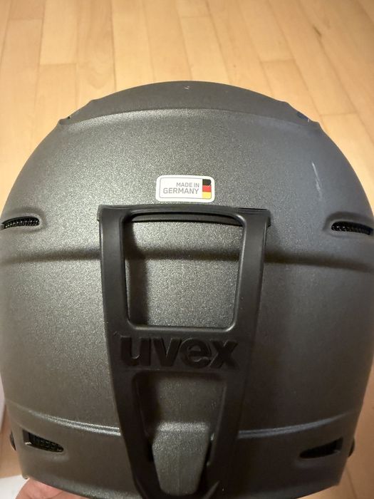 Ски каска UVEX 55-59 cm

Каската е купена нова от магазин и е използва