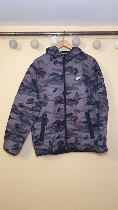 vând geaca Jack & Jones