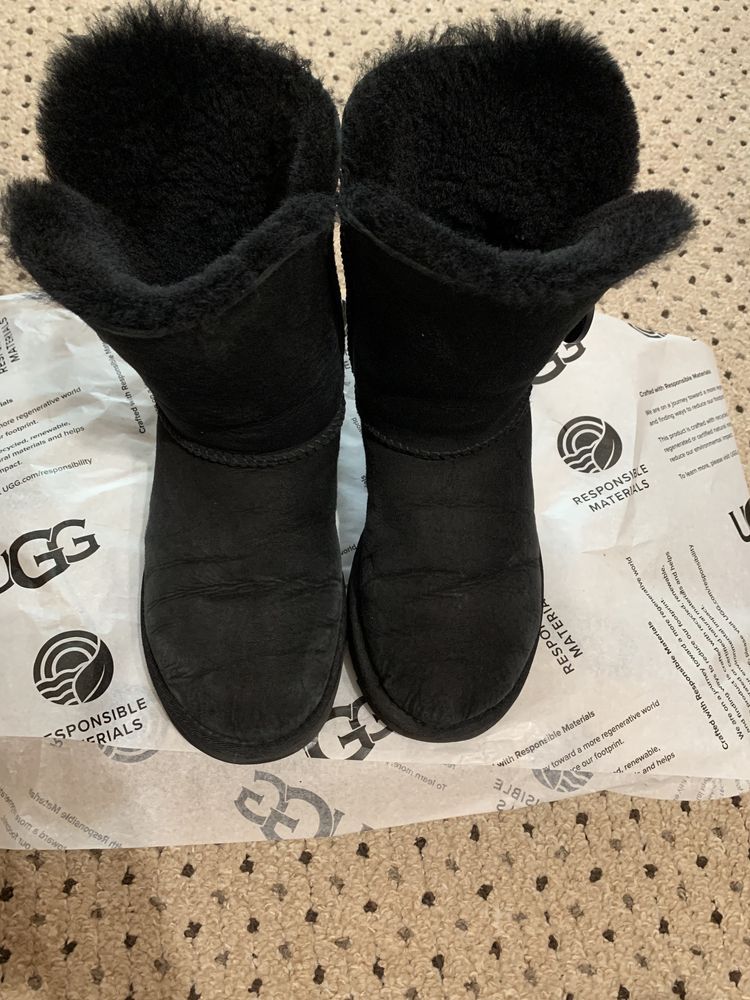 Cizme UGG Bailey Button Negru 37