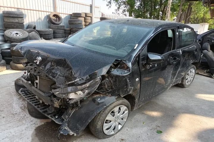 panou comanda clima ceasuri de bord maneta semanlizare Peugeot 108, an 2018, motor 1.2 benzina 82cp, cod motor HM01  dezmembrez