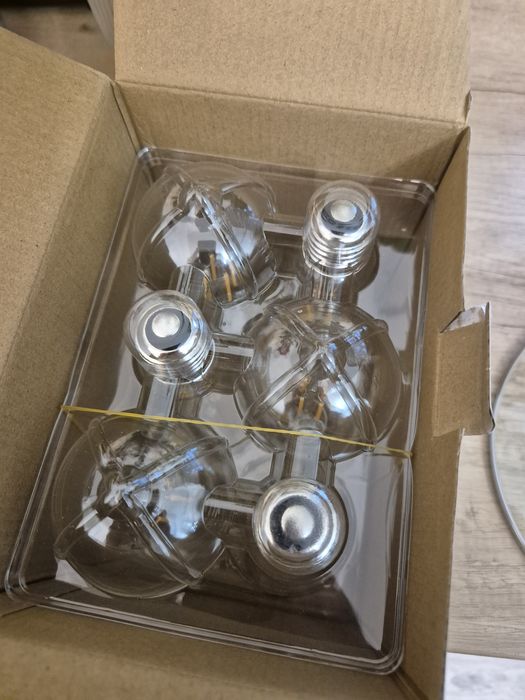 Vând set 6 becuri led cu filament vintage E27 ST 64