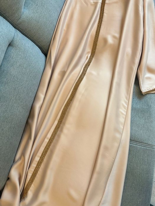 Платье атласное в пол новое