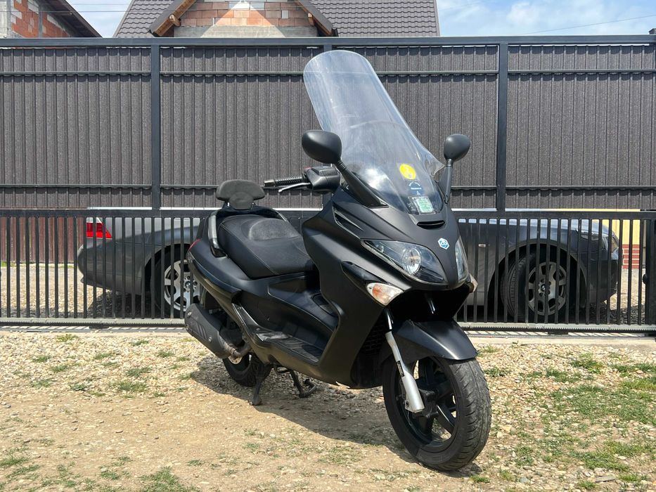 Scuter cu B-ul de 125 cc Piaggio X-EVO Transport gratuit