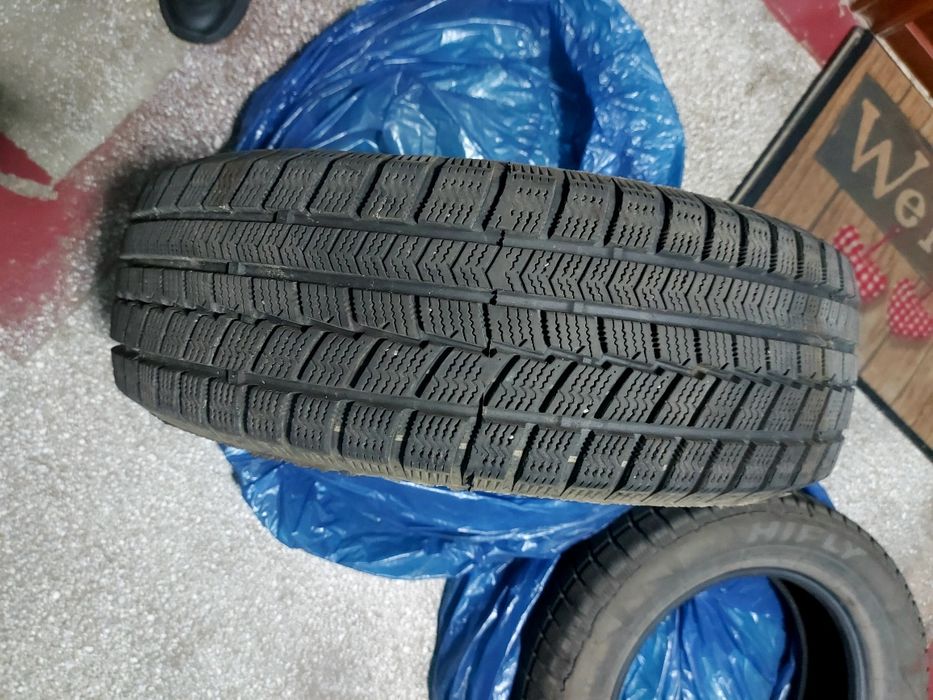 Vând cauciucuri de iarna