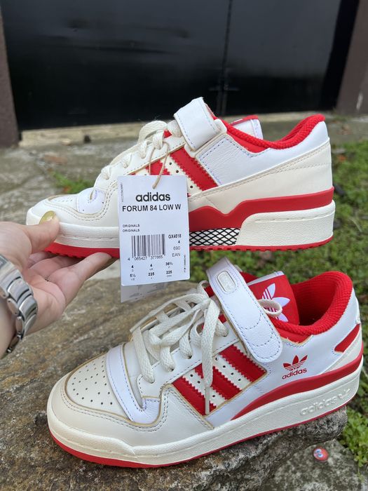 Vând Adidas Originals