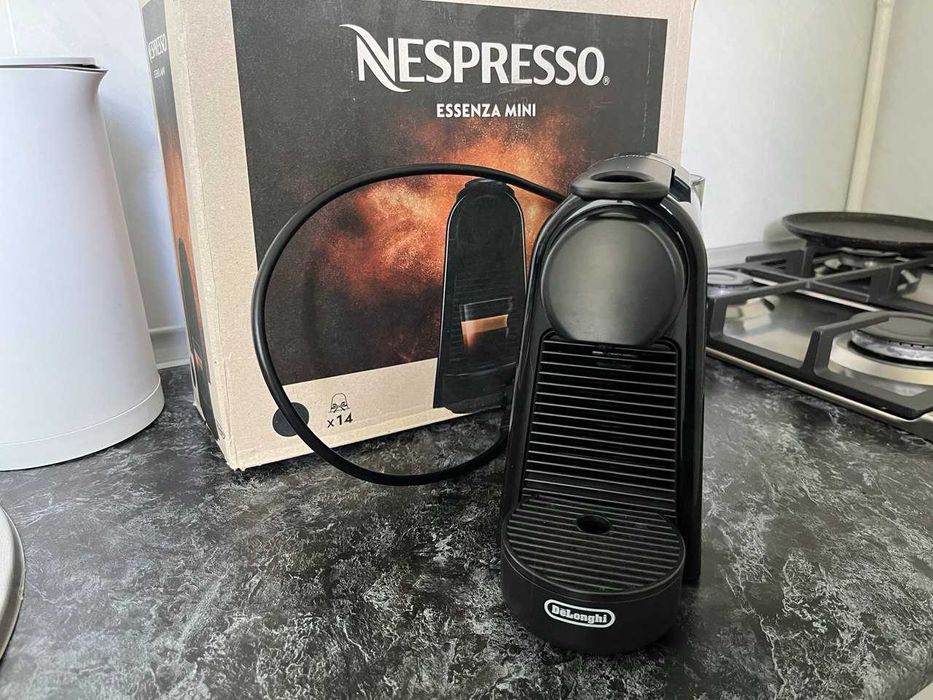 Капсульная кофемашина Nespresso DeLonghi Essenza mini