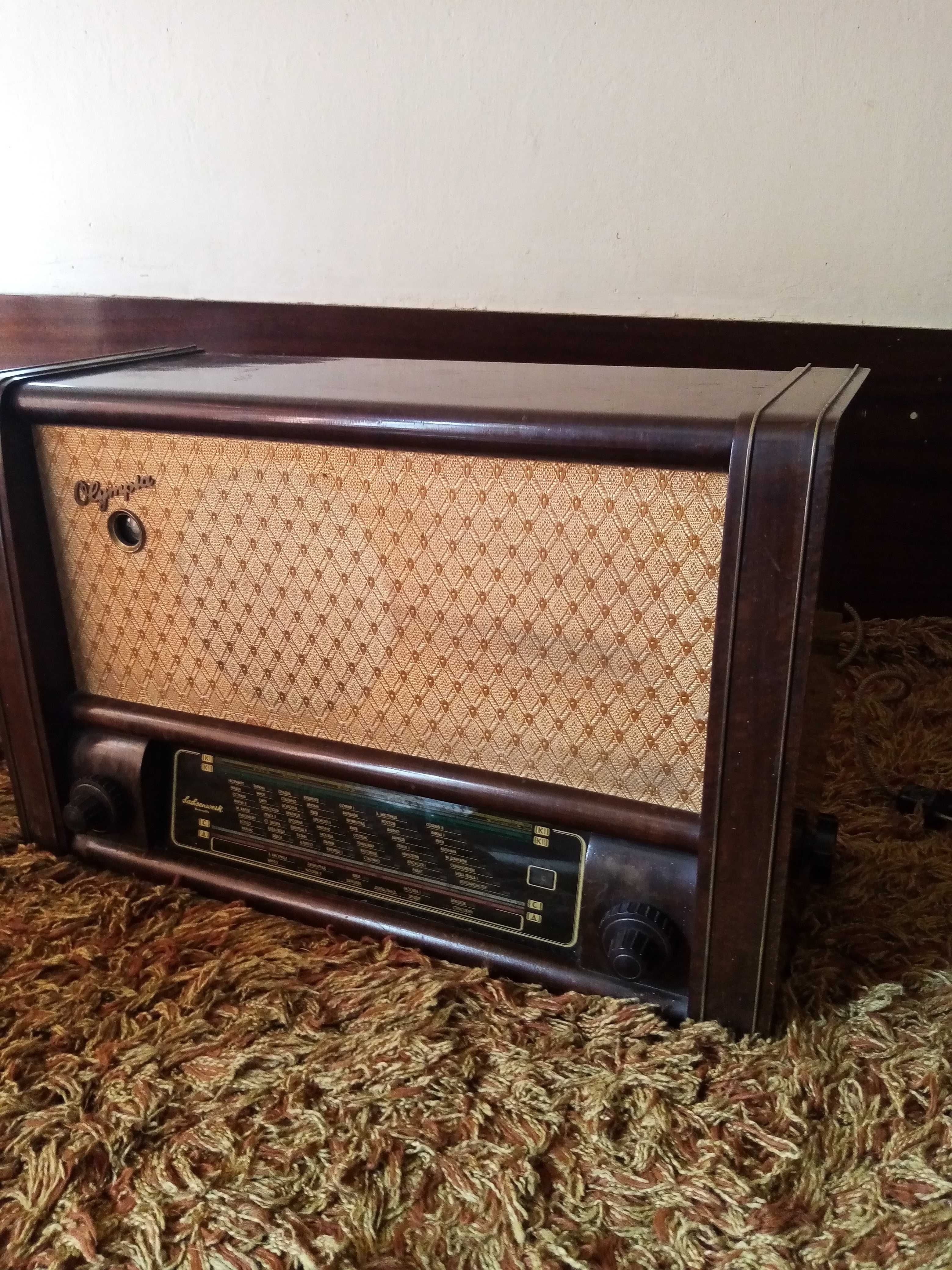 Старо немско радио Олимпия-работещо.