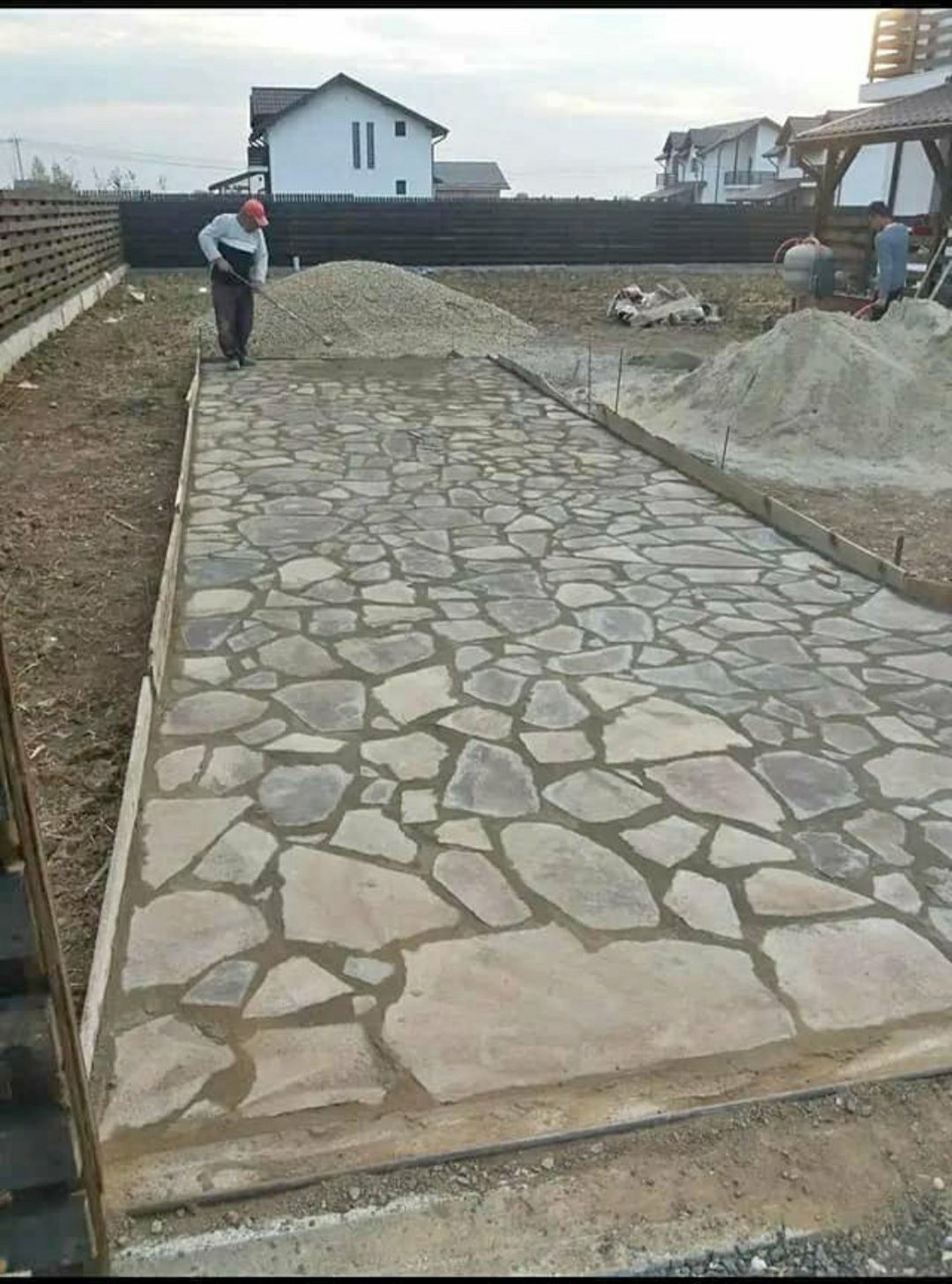 Piatra 100%naturala de granit decorativa ornamentala  vand si montez