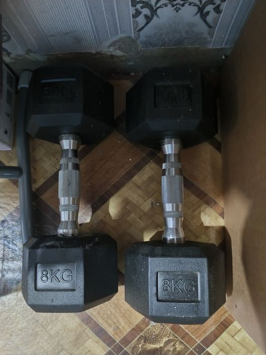 Продам гантели по 8 кг каждая