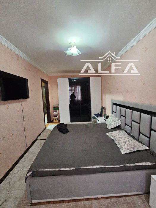 Гиштли домда жойлашган 3 хонали квартира ижарага берилади