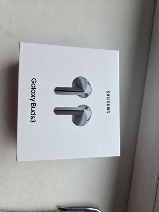 Продам наушники Samsung buds