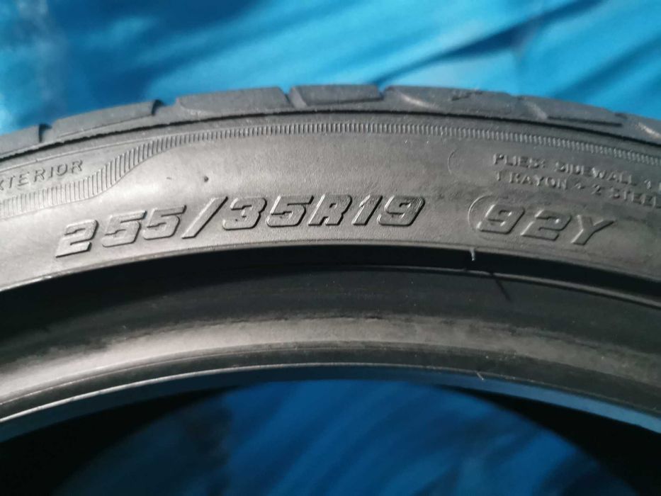 255 35 19 goodyear runflat 2 buc