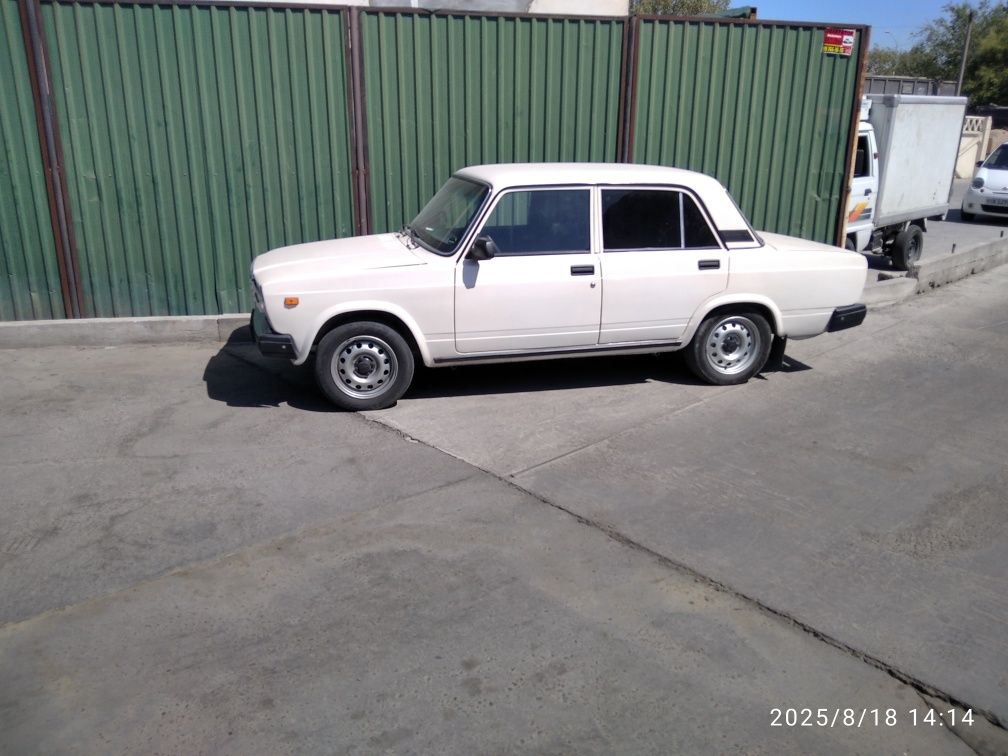 Продам ваз 2107 . Матор 06 каропка 5ступка 1996 года выпуска