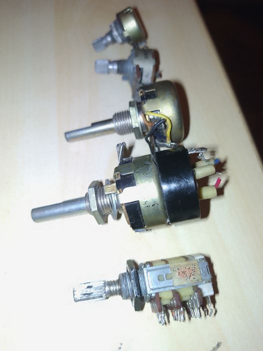 5 potentiometre profesionale Alps în stare foarte buna