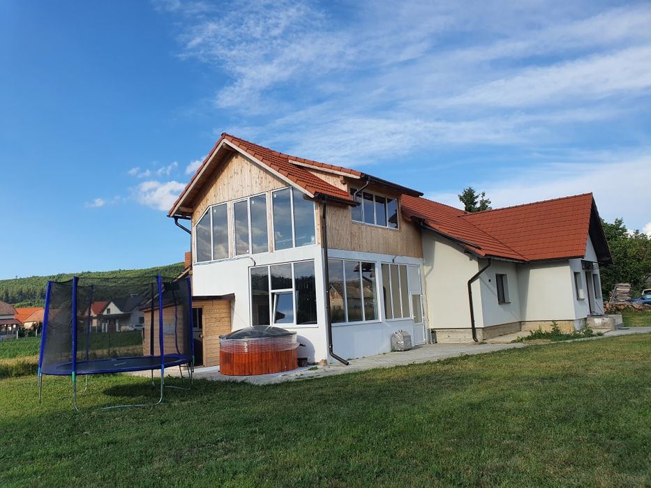 Închiriez cabană / casa de vacanță în Vama Buz