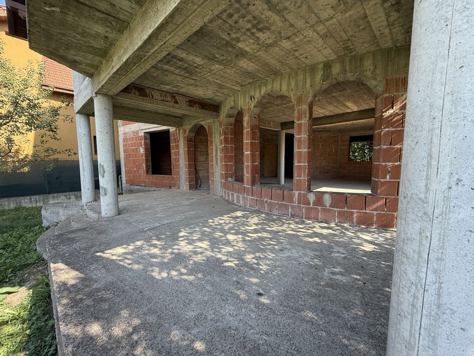 Ofer spre vazare Casa P + 1 la Rosu zona Micro 17