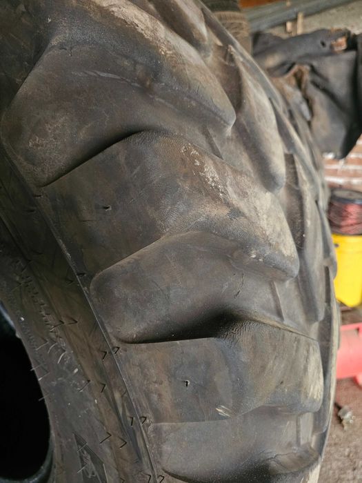 Продавам Гуми за багер VREDESTEIN - 480/80 26 - 18.4 - 26