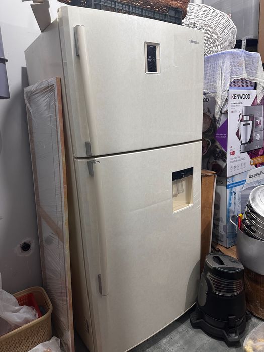 Продам холодильник б/у в отличном состоянии.