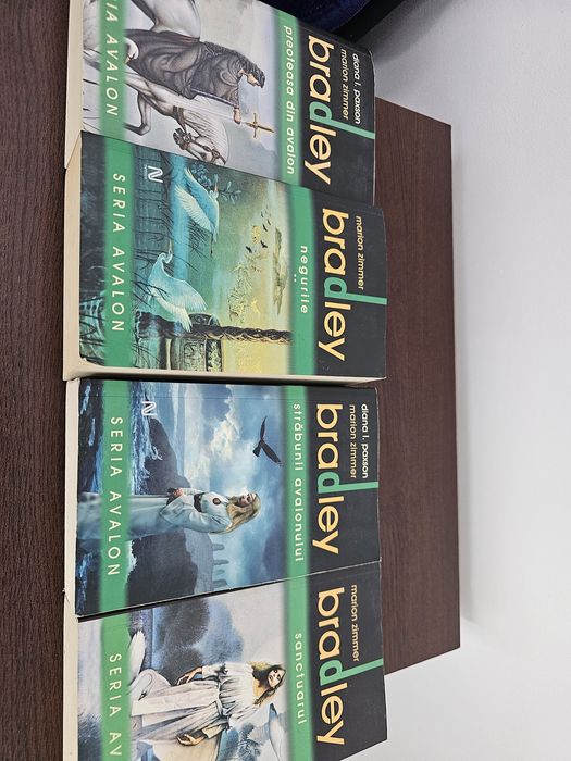 Cărți- seria Avalon