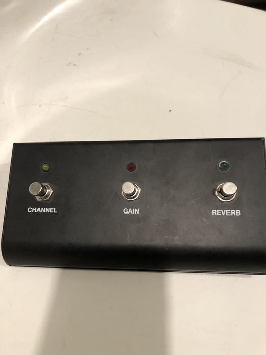 Vând footswitch Hiwatt FS-301