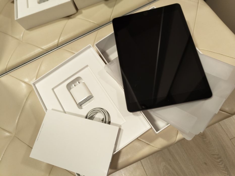 NOU! iPad 9 64 GB la cutie completa