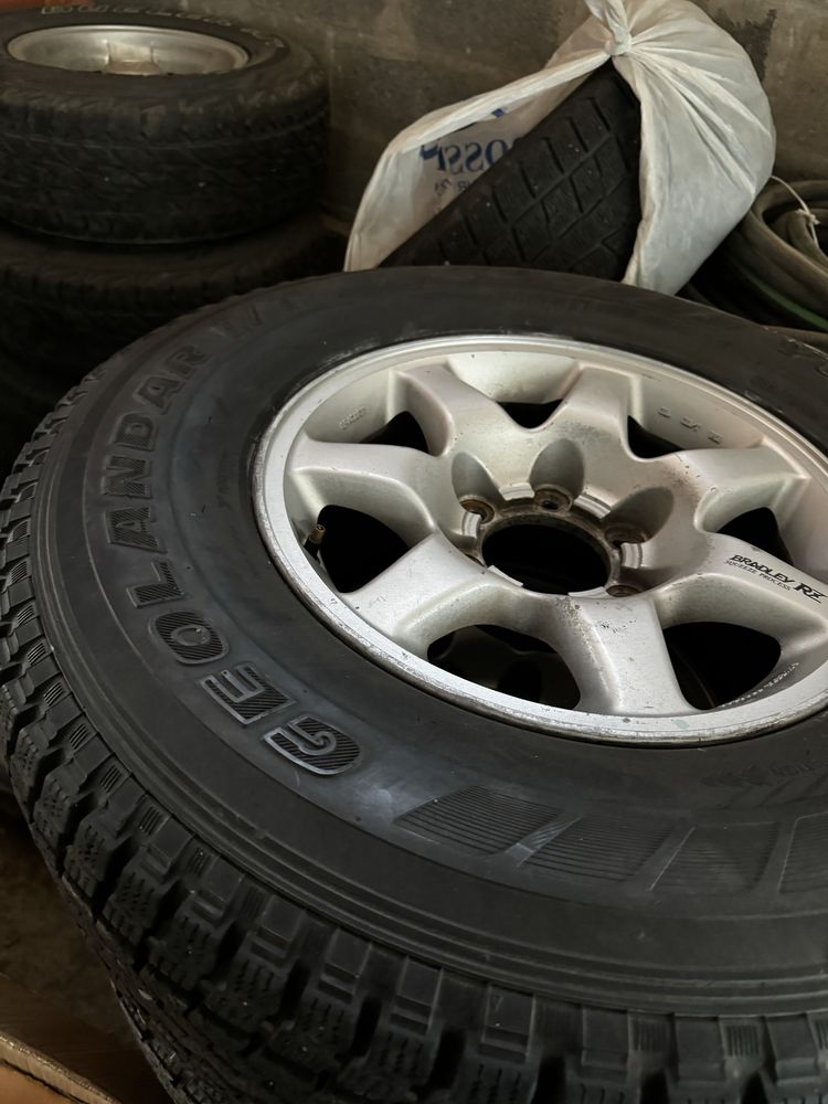 Yokohama 265/70R16 с дисками в идеале