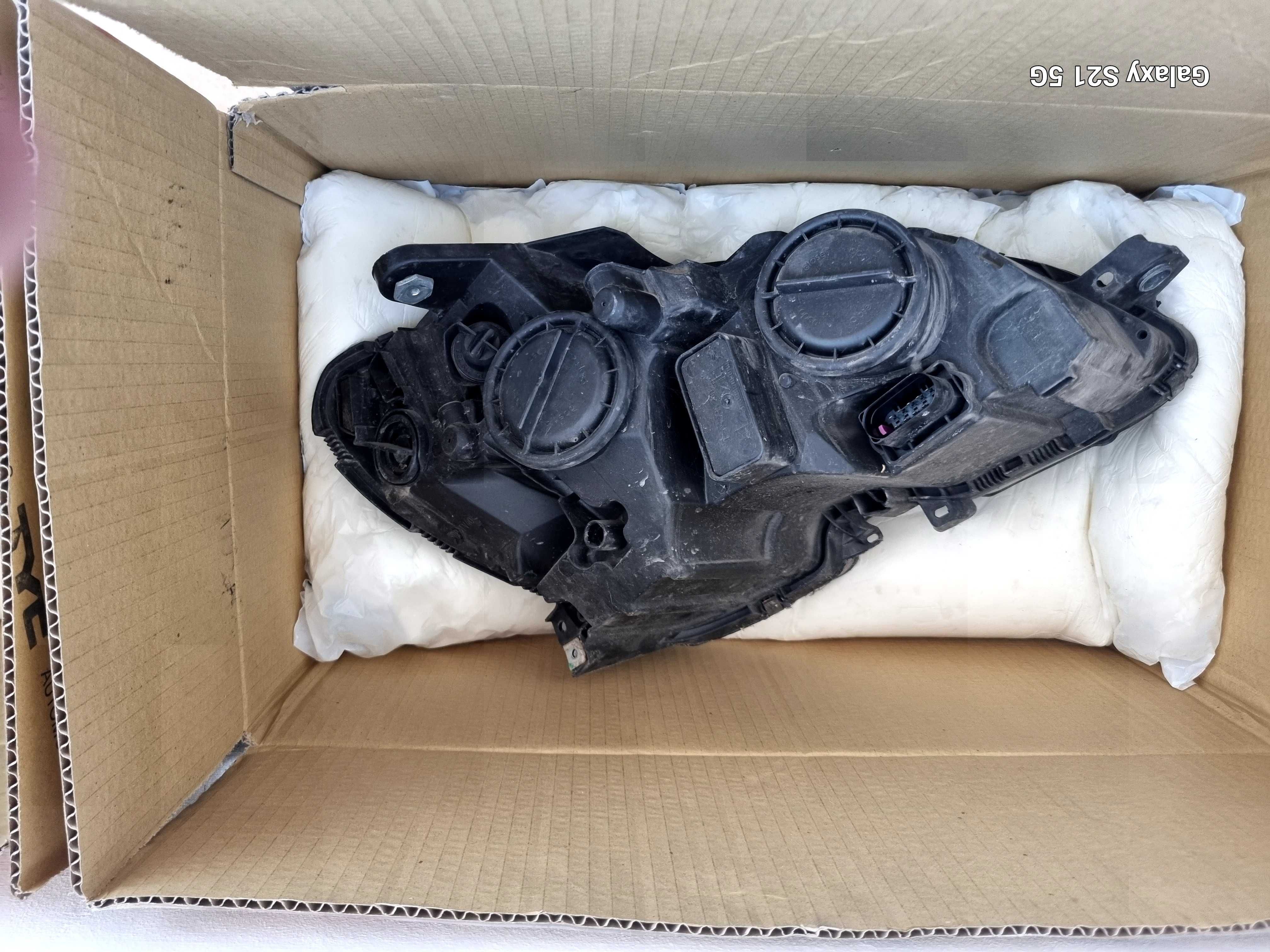 Продавам Фарове за  Mercedes C  W204