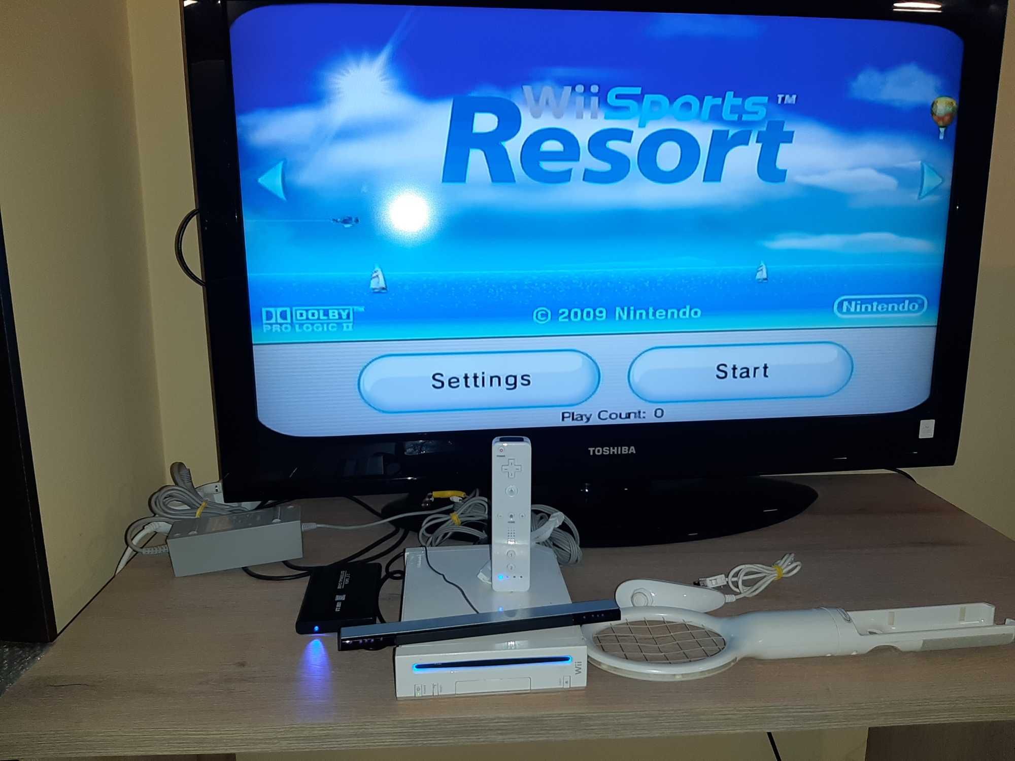 Нинтендо Nintendo Wii комплект цената е за всичко 89 игри на хард диск