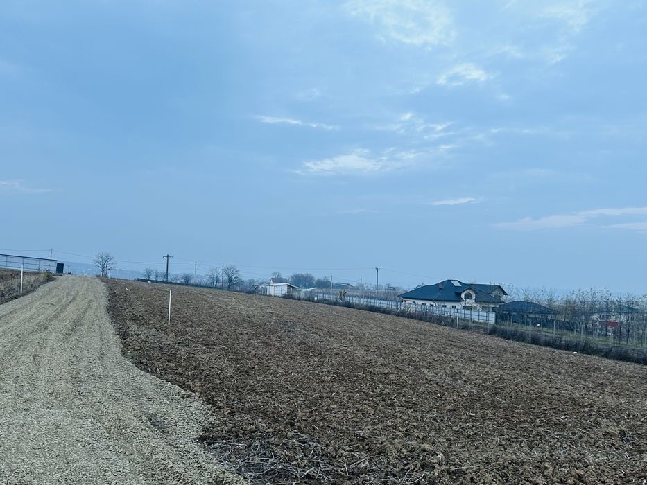 Vand loturi de teren Curent-Apa-Gaz
