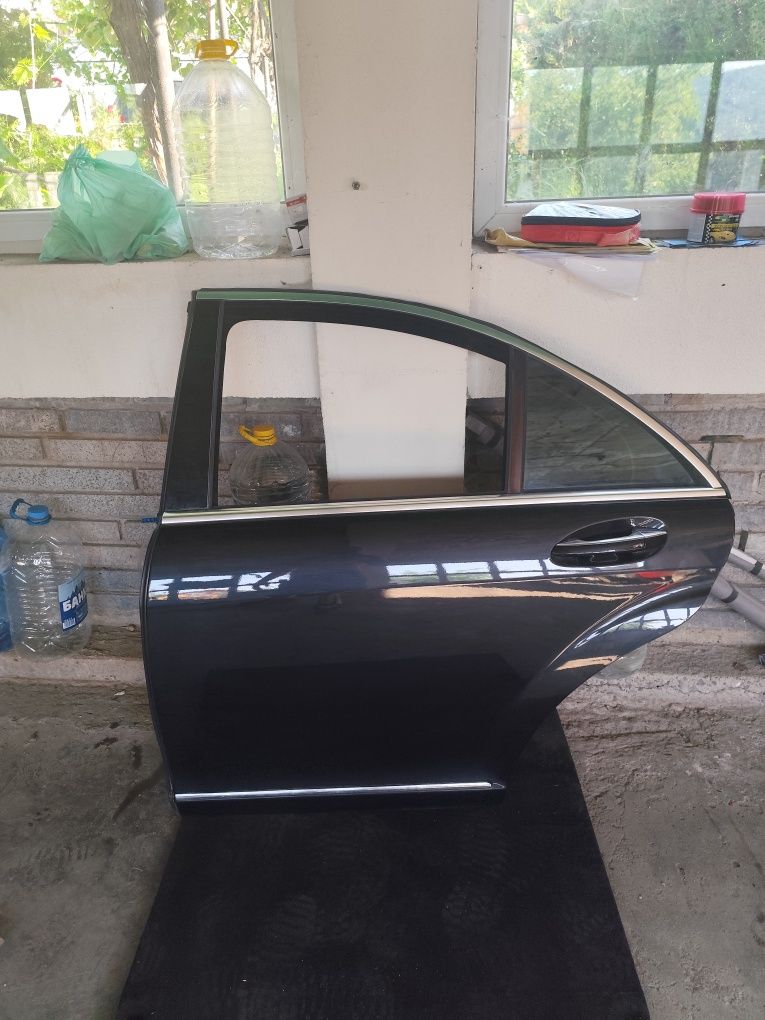 Задна лява врата Mercedes S class W221