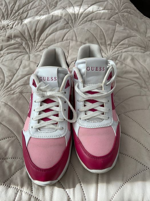 Маратонки GUESS - 38 номер