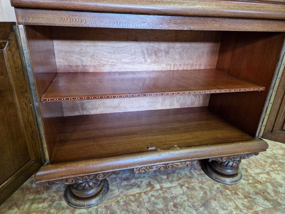 Шкаф барче масив с уникална дърворезба