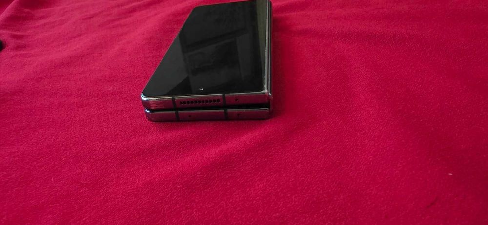 Samsung Galaxy Z Fold4 12GB RAM 256GB Graygreen-САМО НА МАЛЪК ДИСПЛЕЙ!