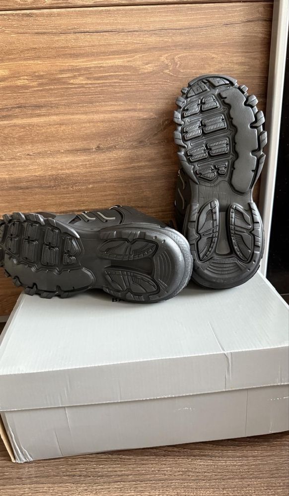 Balenciaga Track, Баленсиага Тракове