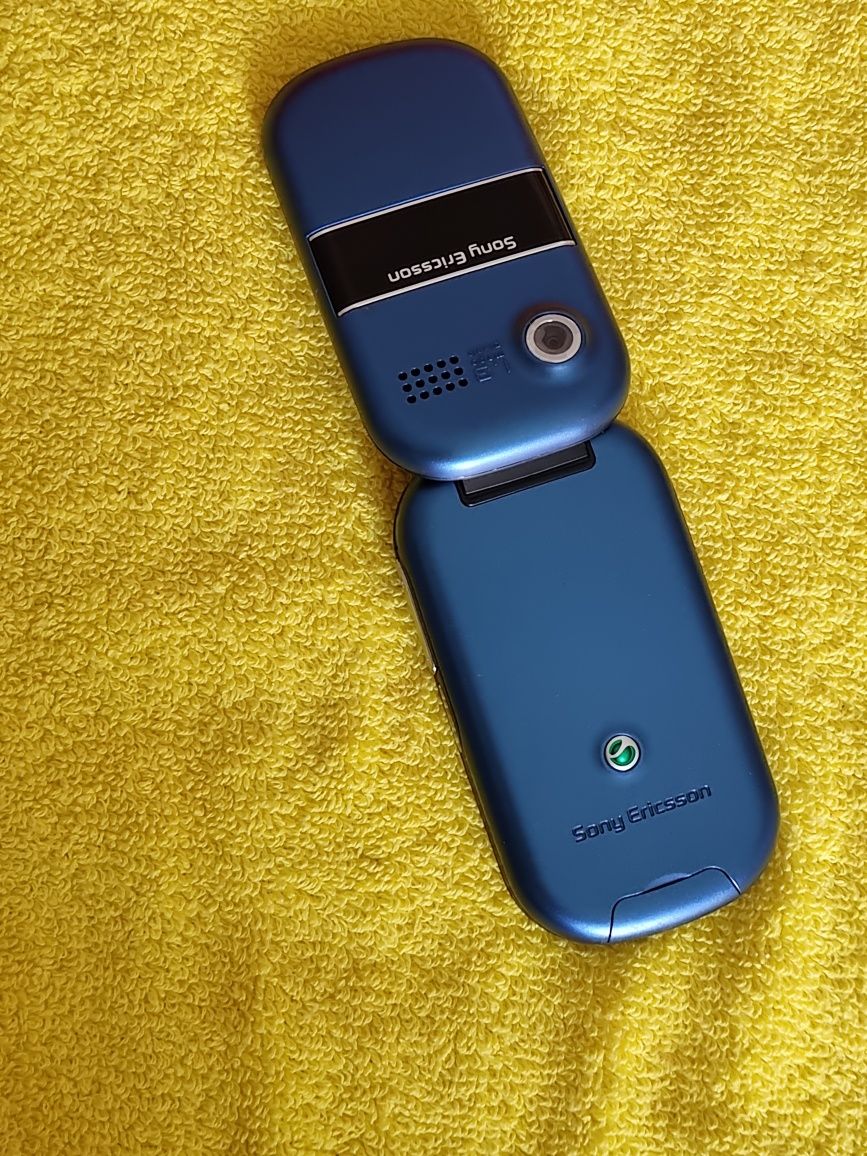 Telefon cu clapeta Sony Ericsson