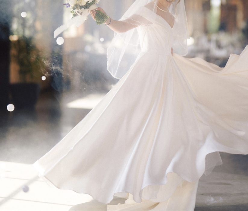 Rochie de mireasa din tafta + cadou crinolina si voal