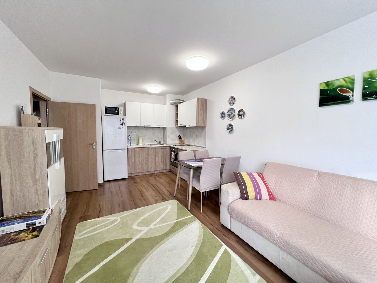 Дава се под наем Двустаен апартамент в Варна, Бриз - 60 кв.м за 550 € - Снимка #2
