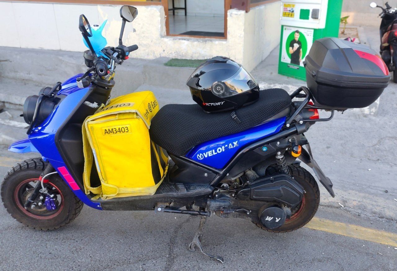 Motoskuter sotiladi zudlik bilan olgan odamga kelishtiriladi