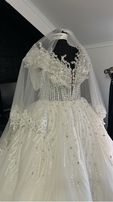 Vand rochie de mireasa printesa