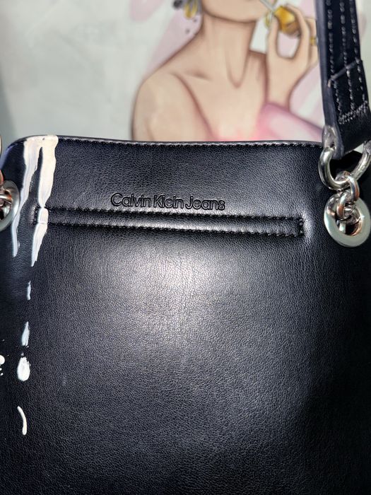 Чаната от естествена кожа CALVIN KLEIN