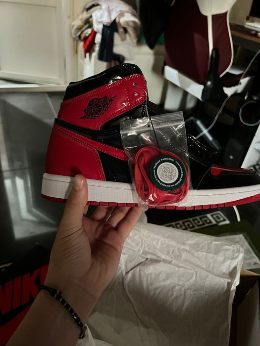 Vând Jordan 1 high patent bred, noi